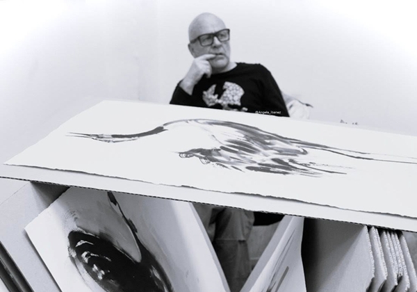 Carlos Pardos en la exposición Naturaleza Viva. Simbiosis Shop & Gallery